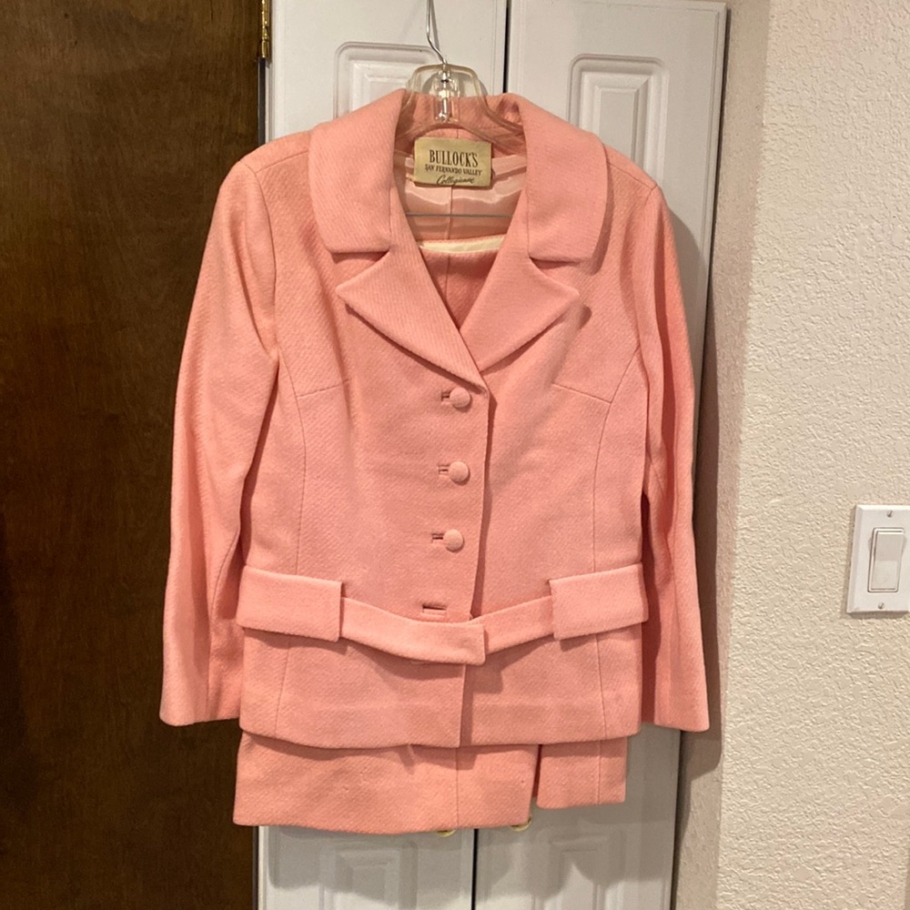 Vintage wool light pink lined skirt and jacket.. beautiful condition!!!